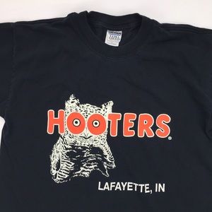 HOOTERS Black T-shirt Delightfully Tacky